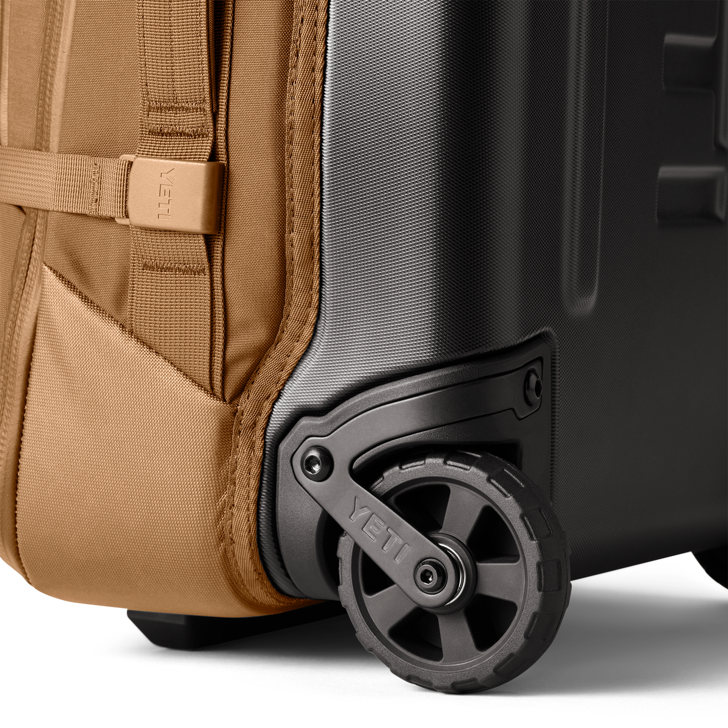 Crossroads® 35L/22" Wheeled Luggage Alpine Brown